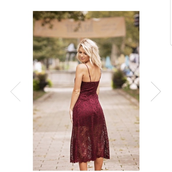 Everly Dresses & Skirts - 💥NWT Scallop Lace Midi Dress